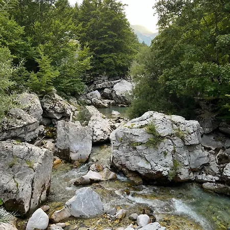 Hotell Bujtina Aroma E Malit