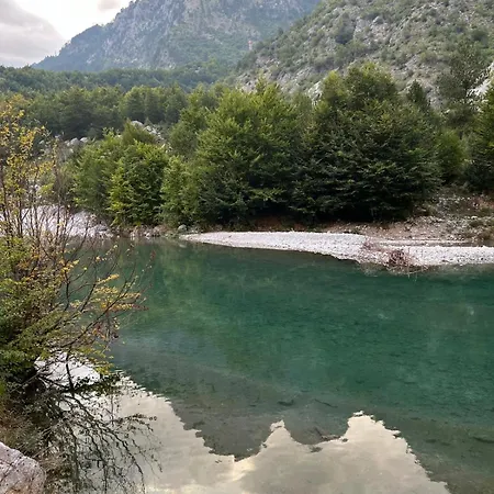 Bujtina Aroma E Malit Hotell 3*