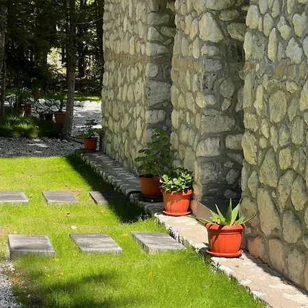 Hotel Bujtina Aroma E Malit 3*