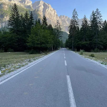 Bujtina Aroma E Malit 3*