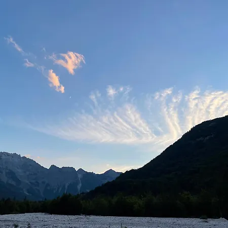 Bujtina Aroma E Malit ホテル 3*