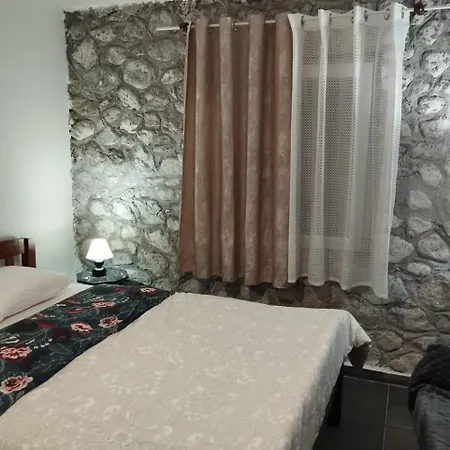 Hotel Bujtina Aroma E Malit