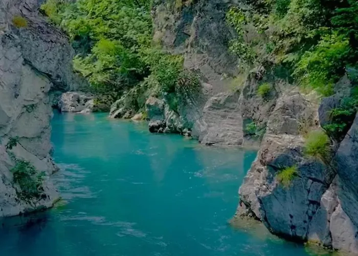 Bujtina Aroma E Malit ホテル 3*