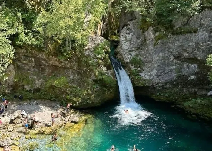 Bujtina Aroma E Malit ホテル ヴァルボナ