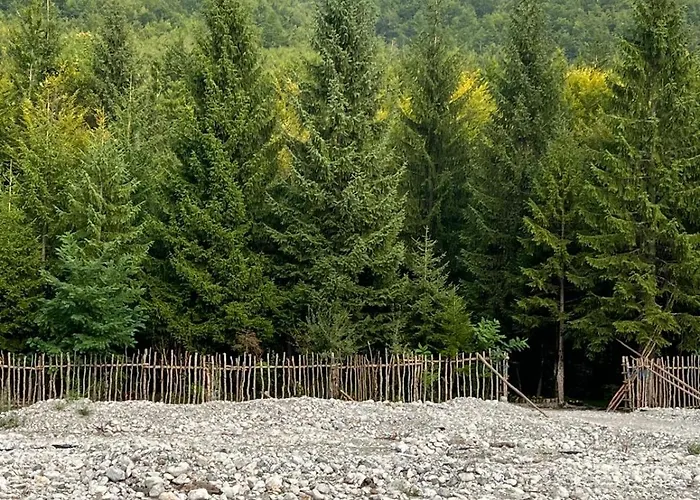 Bujtina Aroma E Malit ホテル