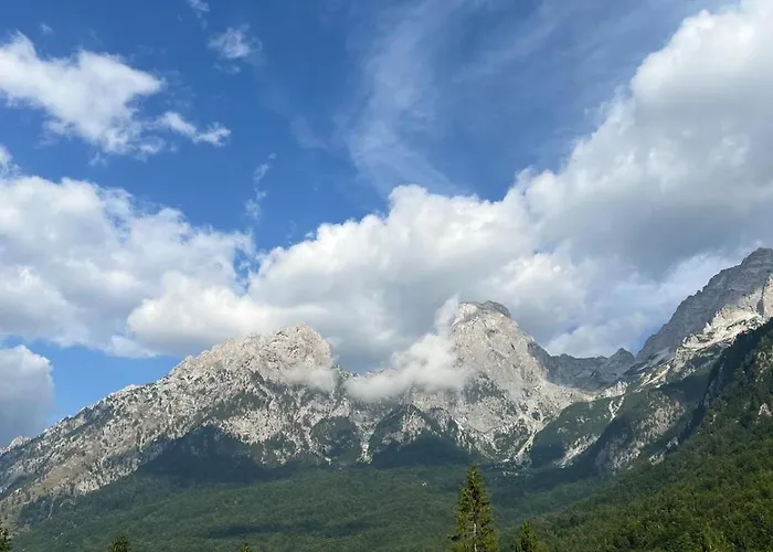 Bujtina Aroma E Malit ホテル