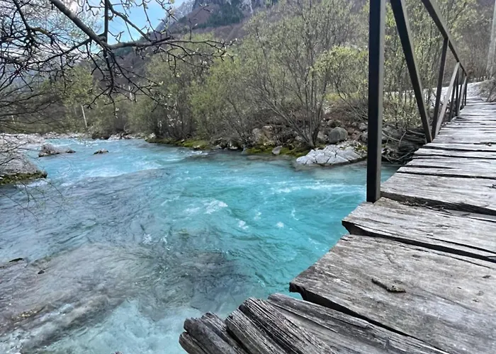 ホテル Bujtina Aroma E Malit ヴァルボナ