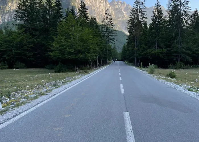 Bujtina Aroma E Malit 3*