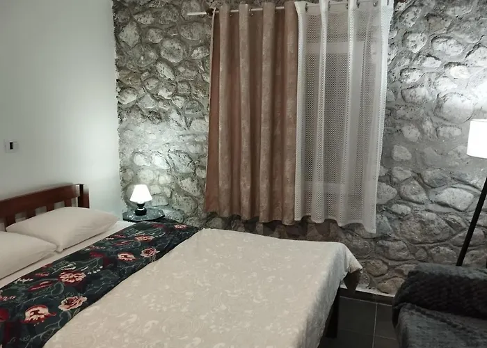 ホテル Bujtina Aroma E Malit